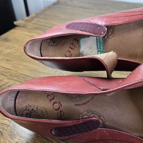 Taos Samba Red Leather Mary Jane Low Heels - Picture 4 of 12